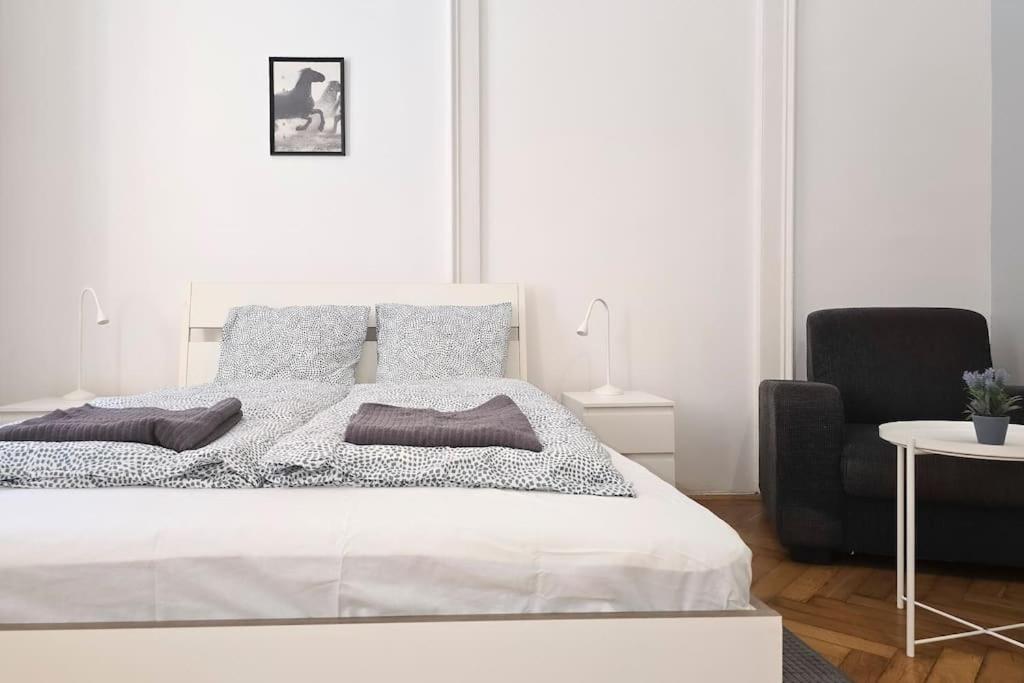 Seventh Sense Apartment Budapest Exteriör bild